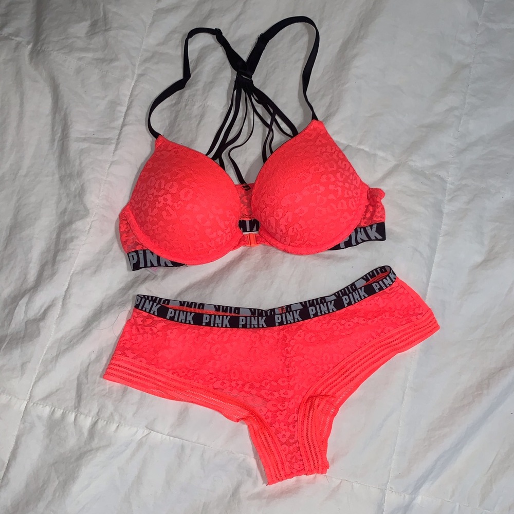 • Victoria’s Secret • Pink Set • 32B • Small •